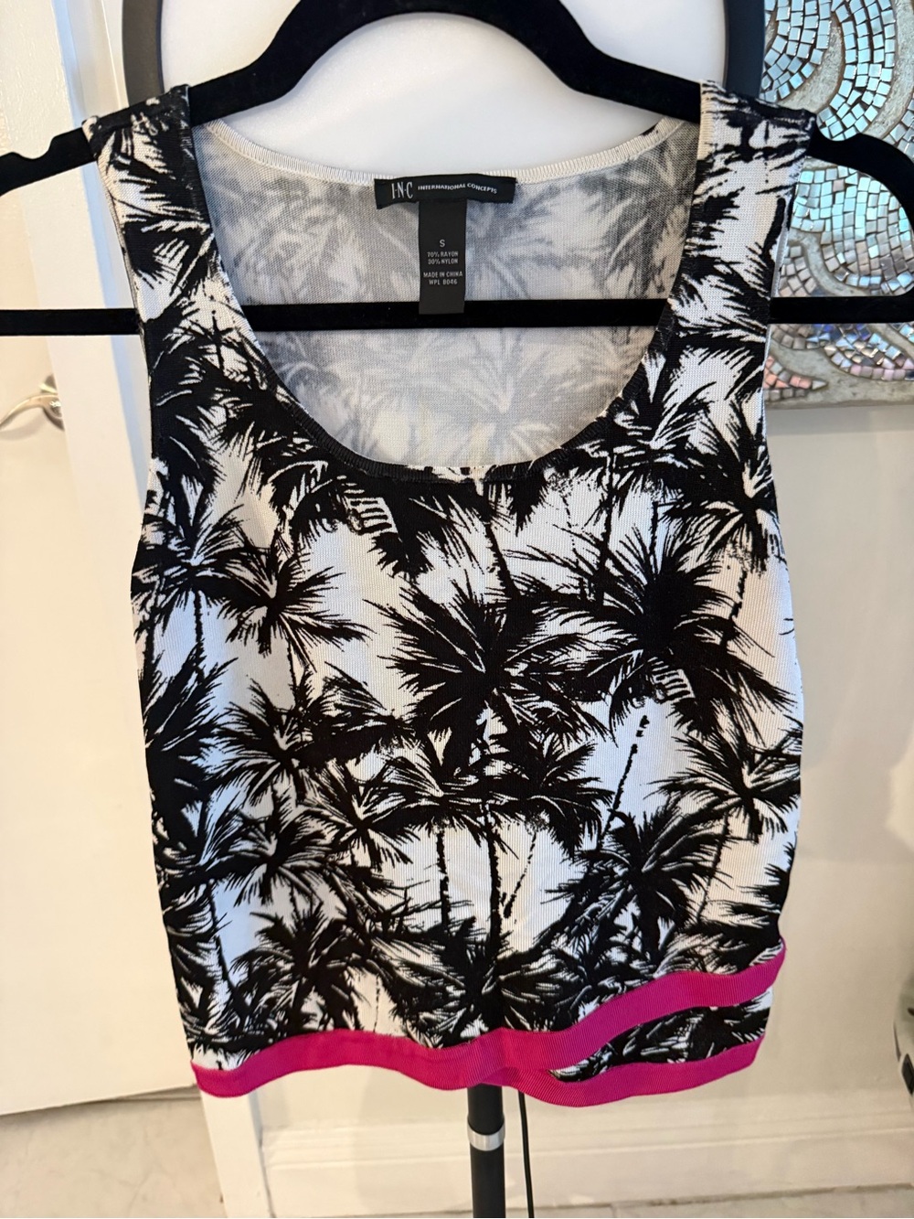 INC International Concepts Black & White Palm Print Tank with Pink Trim Small